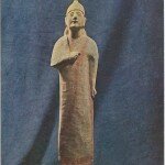 Статуэтка мужчины в коническом головном уборе. 550-540 годы до н.э. Известняк, следы красной краски. Из Левконикона, область Фамагуста (Никозия, Кипрский музей)